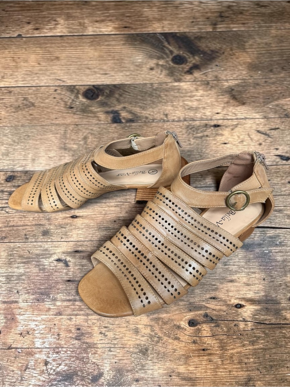 Bella Vita Perforated Leather Gladiator Block Heel Sandals | Tan | Size 9.5